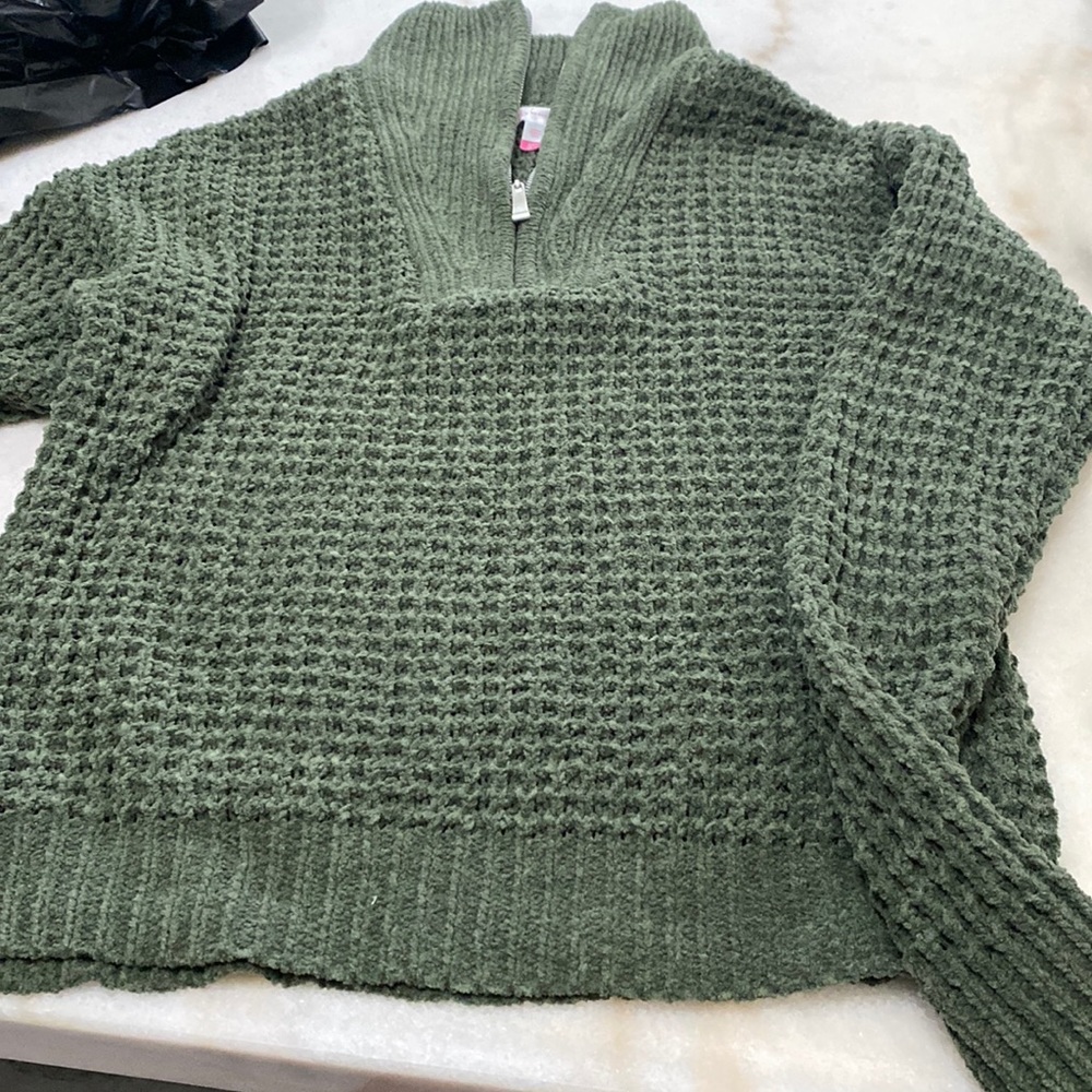 Sweater para niñas nuevo .color verde es de estambre .. es muy calientito..